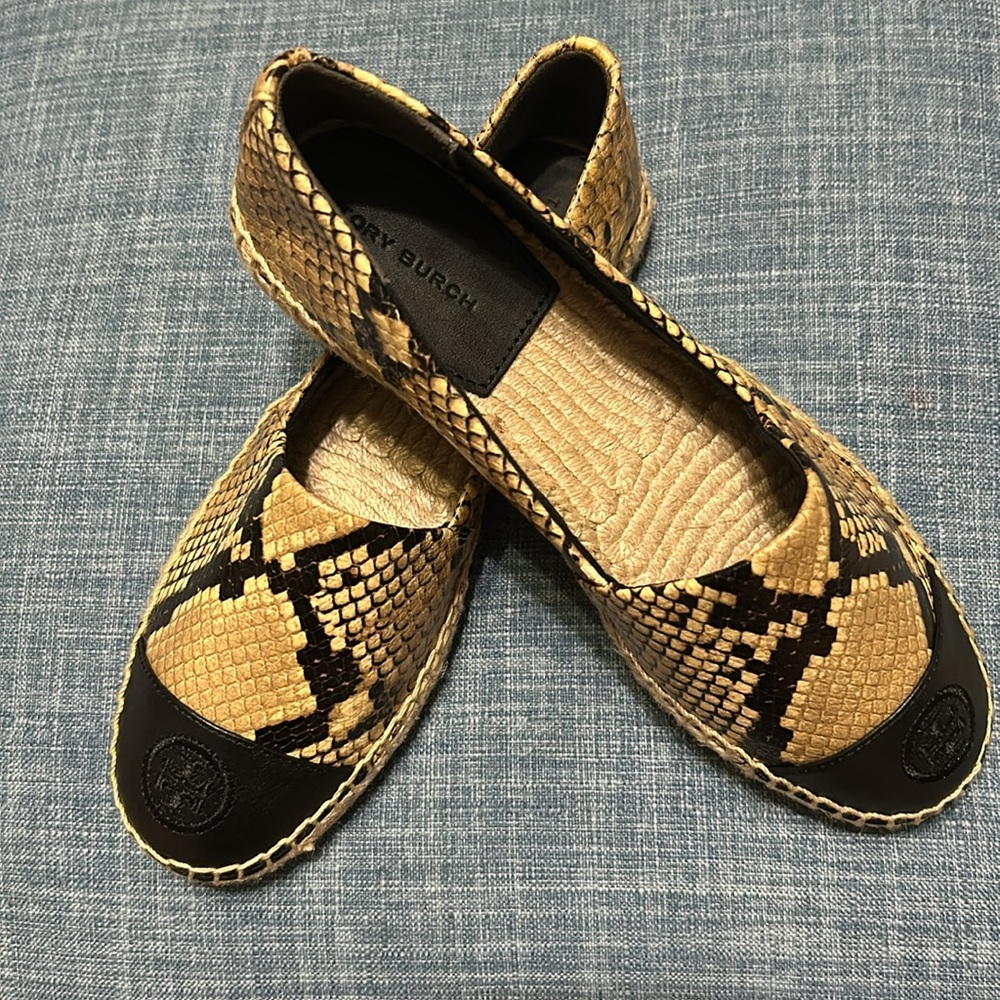 TORY BURCH, COLOR BLOCK FLAT SNAKE PRINT ESPADRILLES SAND DRIFT/ PERFECT BLACK 6